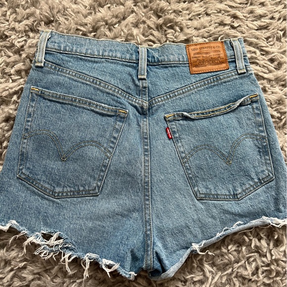 Levis ribcage shorts - Picture 2 of 3